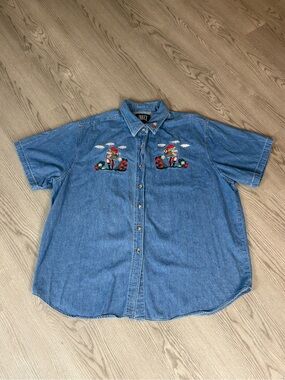 Quizz Denim Short-Sleeve Embroidered Button-Down Shirt in Blue